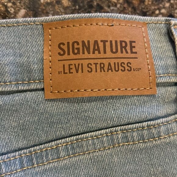 NEW Levi’s Lightwash High Rise Straight Jeans - Picture 5 of 7